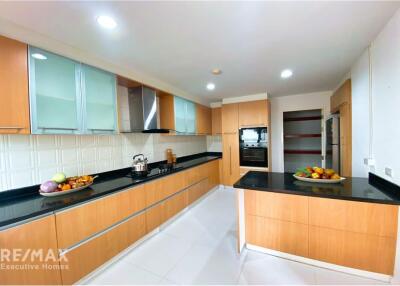 Living in Sukhumvit 23: 3-Bed Pet-Friendly