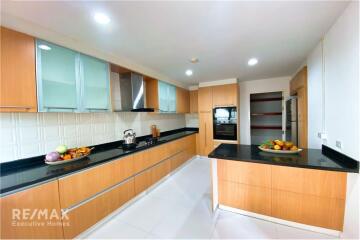 Living in Sukhumvit 23: 3-Bed Pet-Friendly