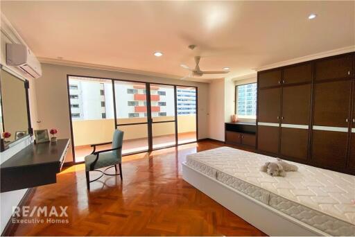 Living in Sukhumvit 23: 3-Bed Pet-Friendly