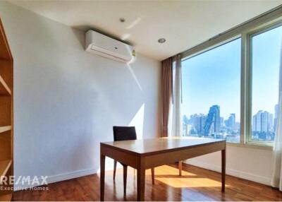 For Rent :  Living on Sukhumvit 39 - 3+1 BR High-Rise Apartment