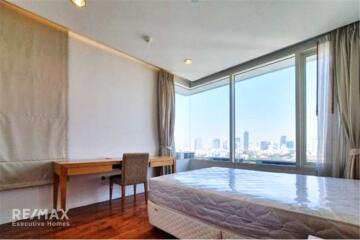 For Rent :  Living on Sukhumvit 39 - 3+1 BR High-Rise Apartment