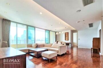 For Rent :  Living on Sukhumvit 39 - 3+1 BR High-Rise Apartment