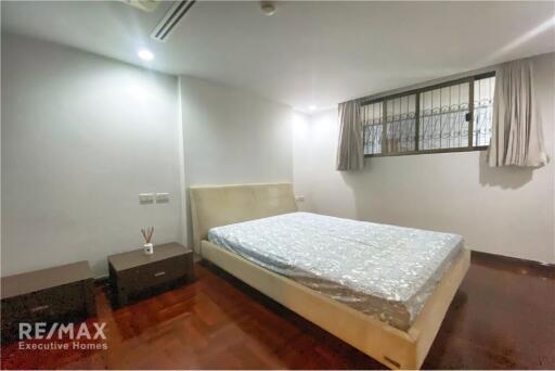 For Rent :  Spacious 2 Bedroom Apartment with Balcony Steps Away from BTS Phromphong