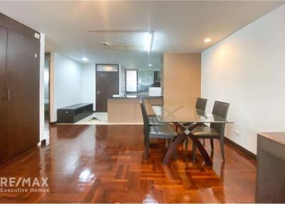 For Rent :  Spacious 2 Bedroom Apartment with Balcony Steps Away from BTS Phromphong