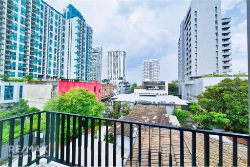 Cozy Cat-Friendly 2BR Apartment in Low-Rise Thonglor Building