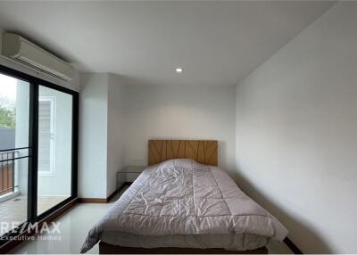 For Rent : Modern 3BR Apartment in Ekamai Soi 12