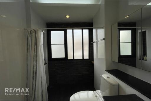 For Rent : Modern 3BR Apartment in Ekamai Soi 12