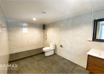 Newly Renovated 1BR in President Park Sukhumvit 24 - Spacious & Pet Friendly