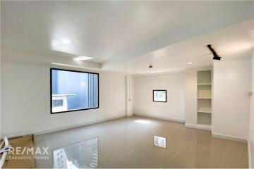 Newly Renovated 1BR in President Park Sukhumvit 24 - Spacious & Pet Friendly