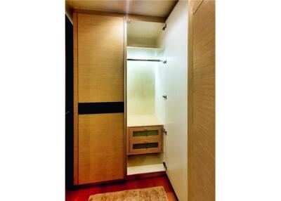 1BR Retreat at Via Botani Sukhumvit 47 - Low Rise Luxury Condo