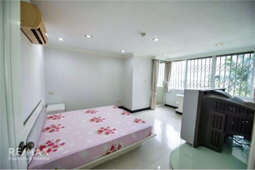 For Sale - Hot Deal - Spacious 3+1BR Condo at Oriental Towers - Prime Location Near BTS Ekamai