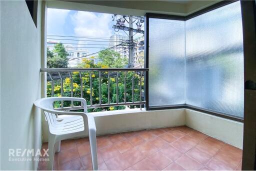 Pet-Friendly Paradise! 3 BR Apartment with Balcony in Sukhumvit Soi 8