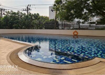 Spacious 4+1BR Baan Sathorn Condominium - Pet-Friendly and Unfurnished