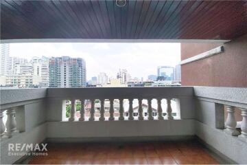 Homey Pet-Friendly Low-Rise Apartment with 3 Bedrooms in Sukhumvit 15, Close to NIST