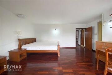 Homey Pet-Friendly Low-Rise Apartment with 3 Bedrooms in Sukhumvit 15, Close to NIST