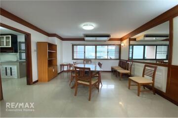 Homey Pet-Friendly Low-Rise Apartment with 3 Bedrooms in Sukhumvit 15, Close to NIST