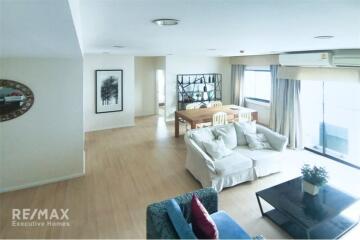 Condo For Rent 3BR Condo at Renova Residence Chidlom, Steps from BTS Ploenchit