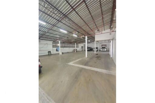 Spacious Warehouse for Lease in Sukhumvit 107 - 600 Sqm at Prime Location