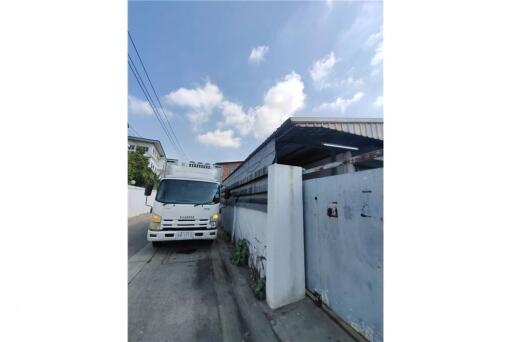 Spacious Warehouse for Lease in Sukhumvit 107 - 600 Sqm at Prime Location