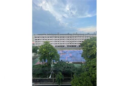 Versatile Commercial Building for Sale with Rooftop Garden in Soi Yenakart