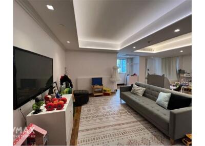 Pet Friendly 4 Bedroom Condo with Big Balcony and Lovely Decor in Asoke