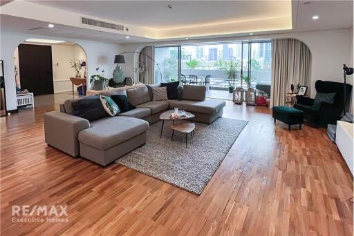 Pet Friendly 4 Bedroom Condo with Big Balcony and Lovely Decor in Asoke