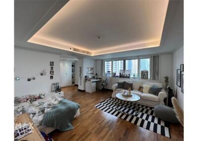 Pet Friendly 4 Bedroom Condo with Big Balcony and Lovely Decor in Asoke