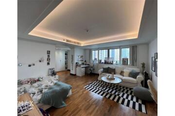 Pet Friendly 4 Bedroom Condo with Big Balcony and Lovely Decor in Asoke