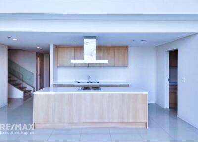 Luxurious Duplex Condo with Dual Kitchens  4BR/4BA  High Floor  MRT Phetchaburi 3 Mins Walk