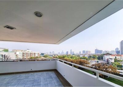 For Rent Stunning 4 Bedrooms with Big-Balcny on high floor at  La Cascade Ekkamai Soi 10