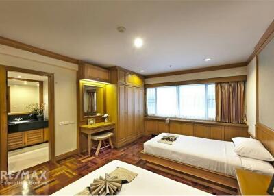 For Rent : Large 4-bedroom City Retreat located in the center of Bangkok