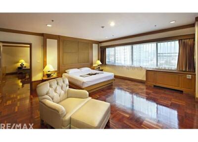 For Rent : Large 4-bedroom City Retreat located in the center of Bangkok