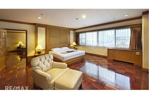 For Rent : Large 4-bedroom City Retreat located in the center of Bangkok