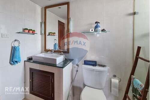 Spacious Renovated 3BR Condo near BTS Ekkamai - Unfurnished Unit at Regent on the Park 2