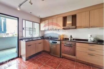 Spacious Renovated 3BR Condo near BTS Ekkamai - Unfurnished Unit at Regent on the Park 2