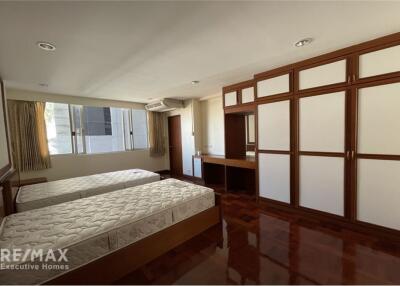 Luxurious 3BR Condo with Maid Room at Grand Ville House 1, Sukhumvit 24
