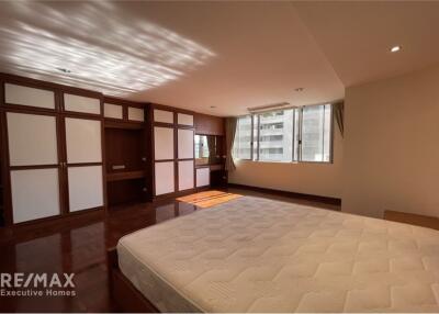 Luxurious 3BR Condo with Maid Room at Grand Ville House 1, Sukhumvit 24