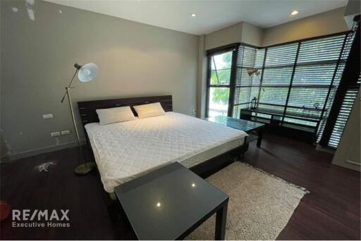 For Rent Pet friendly  newly renoavted 2 Bedrooms apartment in Phrom Phong