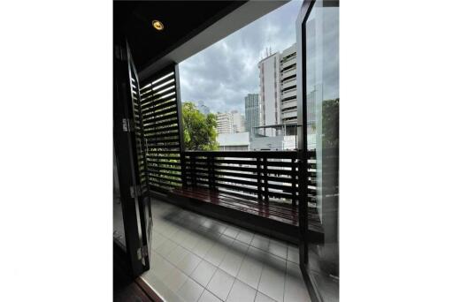 For Rent Pet friendly  newly renoavted 2 Bedrooms apartment in Phrom Phong