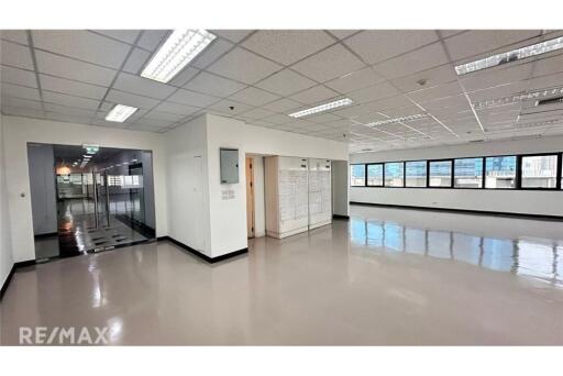 Modern Office Space for Rent Near BTS Ekkamai