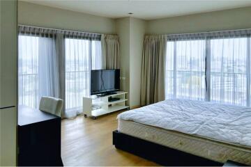 For Rent: High Floor 2 Bedroom Condo at Noble Reveal, 5 Mins Walk to BTS Ekamai