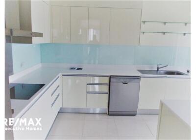 Beautiful Duplex 4 Bedroom with 2 Extra rooms for Rent in Asoke