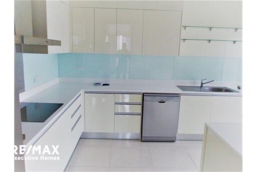 Beautiful Duplex 4 Bedroom with 2 Extra rooms for Rent in Asoke