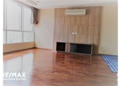 Beautiful Duplex 4 Bedroom with 2 Extra rooms for Rent in Asoke