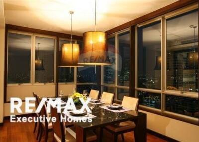 Promotion Price  3+1 Bedrooms with Balcony / For Rent / in Thonglor