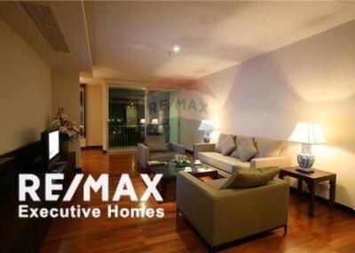 Promotion Price  3+1 Bedrooms with Balcony / For Rent / in Thonglor