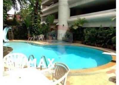 Large balcony 4 beds / For Rent / Asoke area