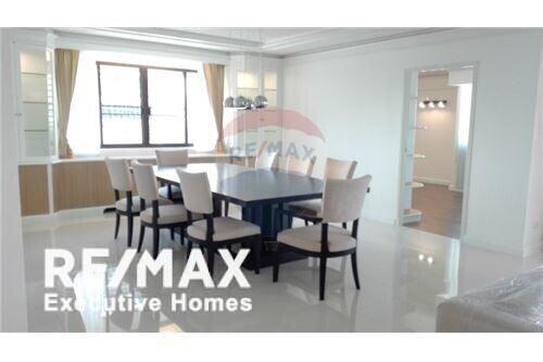 Apartment 3+1 Beds For Rent On Langsuan