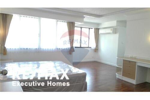 Apartment 3+1 Beds For Rent On Langsuan