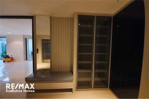 Baan Lux Sathon 3 Bedrooms For Sale 42MB